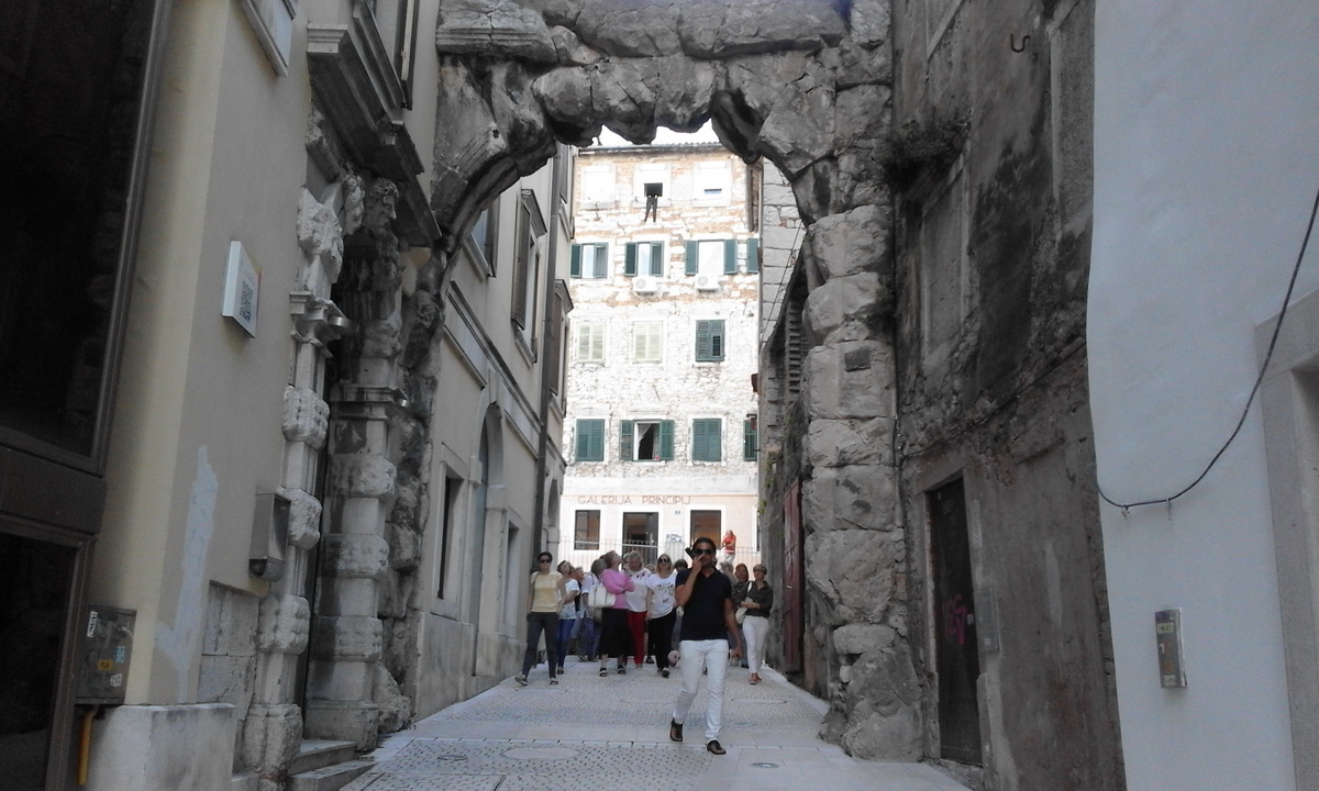 Rimska-vrata-Arco-Romano