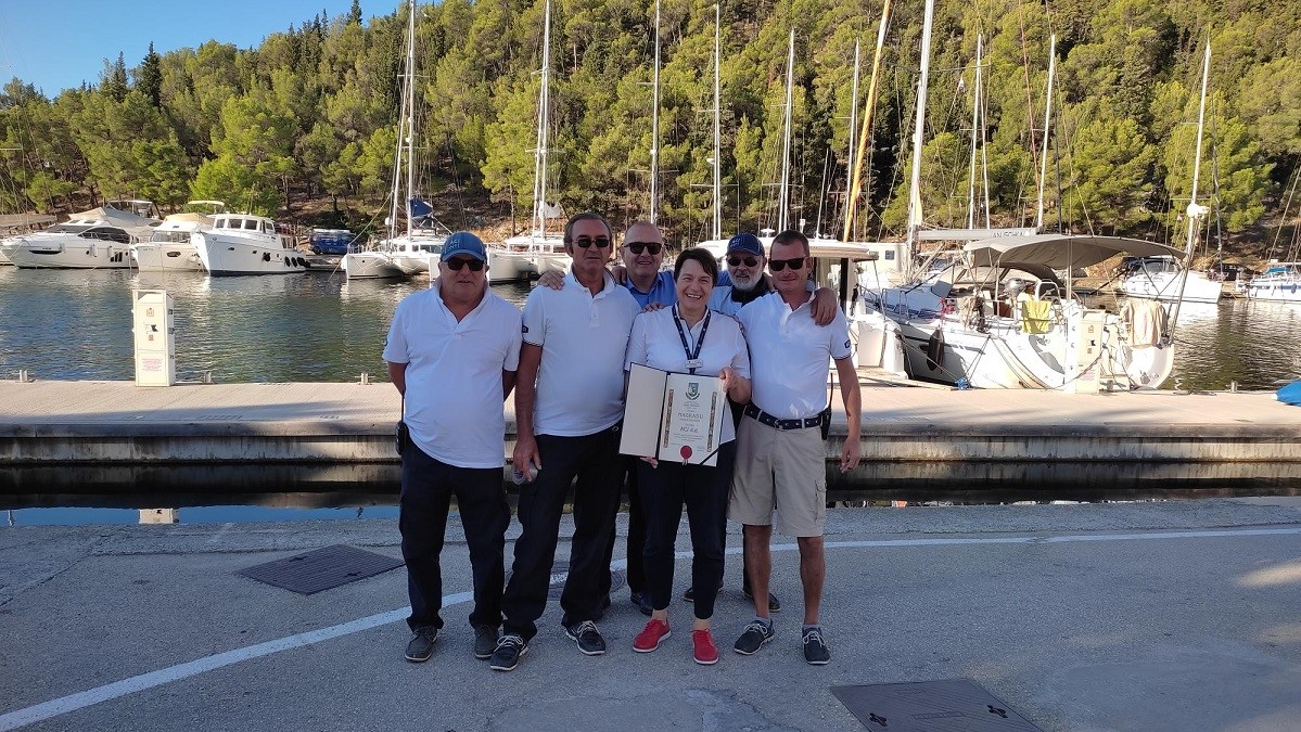 Direktor ACI marine Skradin, Slaven Bogut i djelatnici marine