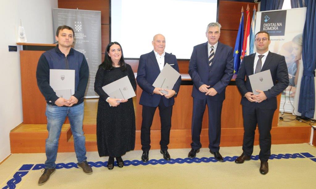 Dodjela-plaketa-Zlatna-kuna-u-HKG-Županijskoj-komori-Rijeka-2