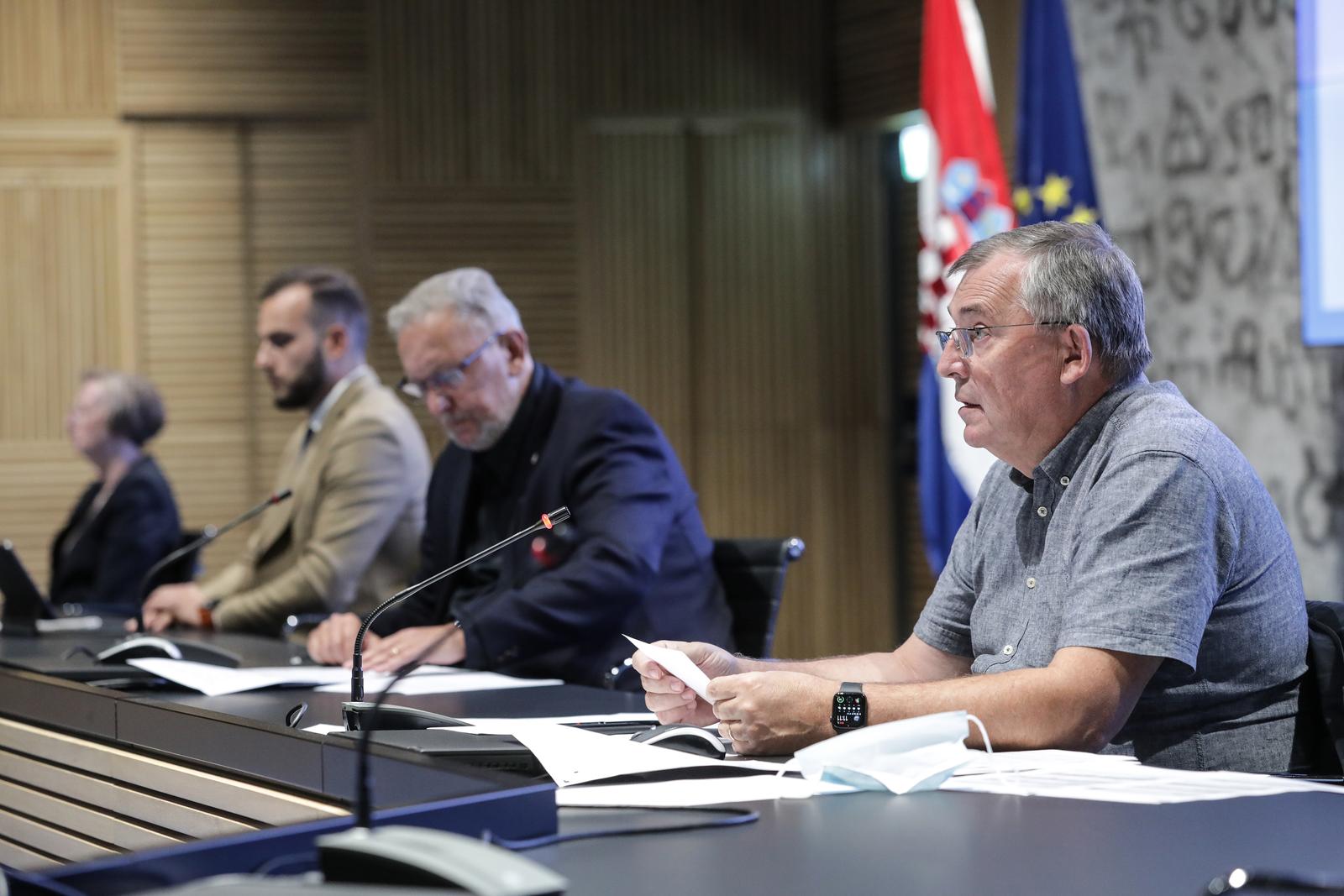 Zagreb: Stožer civilne zaštite o novim brojkama i cijepljenju trećom dozom