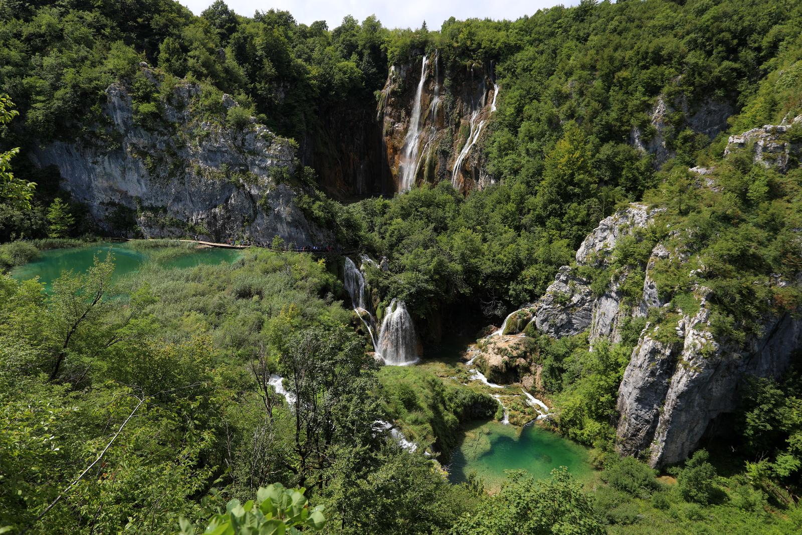 Plitvička jezera u 2021. posjetilo gotovo 400 tisuća ljudi, 45 posto više nego 2020