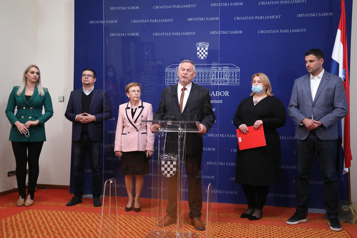 Zagreb: Isključeni zastupnici SDP-a osnovali su novi Klub zastupnika Zagreb: Isključeni zastupnici SDP-a osnovali su novi Klub zastupnika