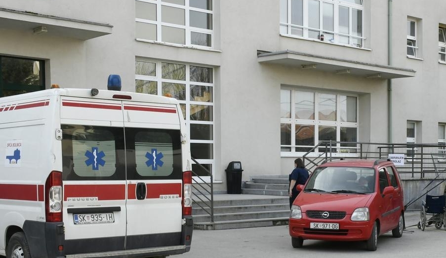 Sisak: Još uvijek se čeka na deratizaciju zbog štakora koji je ušao u bolnički šator Sisak: Još uvijek se čeka na deratizaciju zbog štakora koji je ušao u bolnički šator