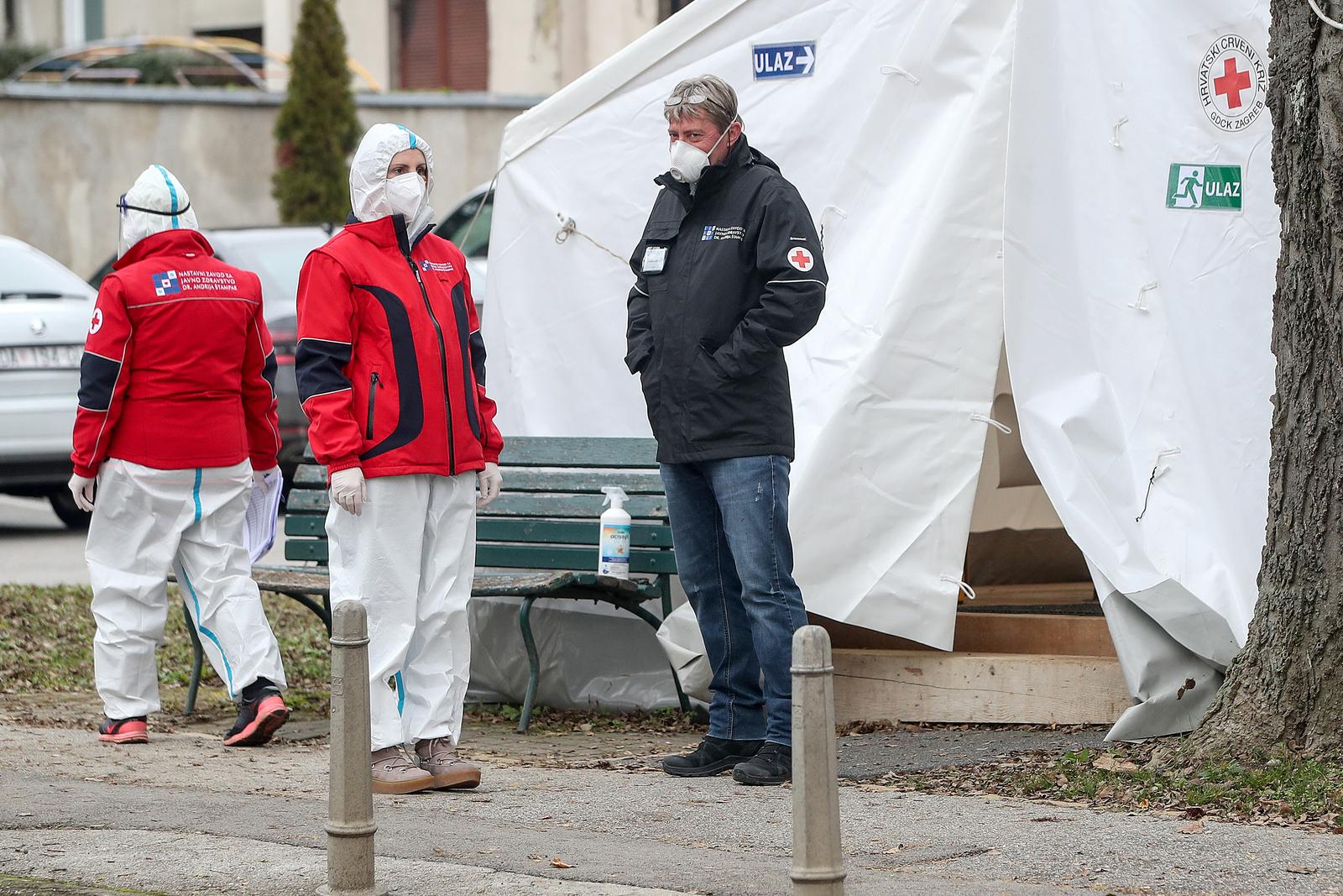 Zagreb: U montažnom šatoru na Mirogojskog cesti organizirano cijepljenje protiv gripe