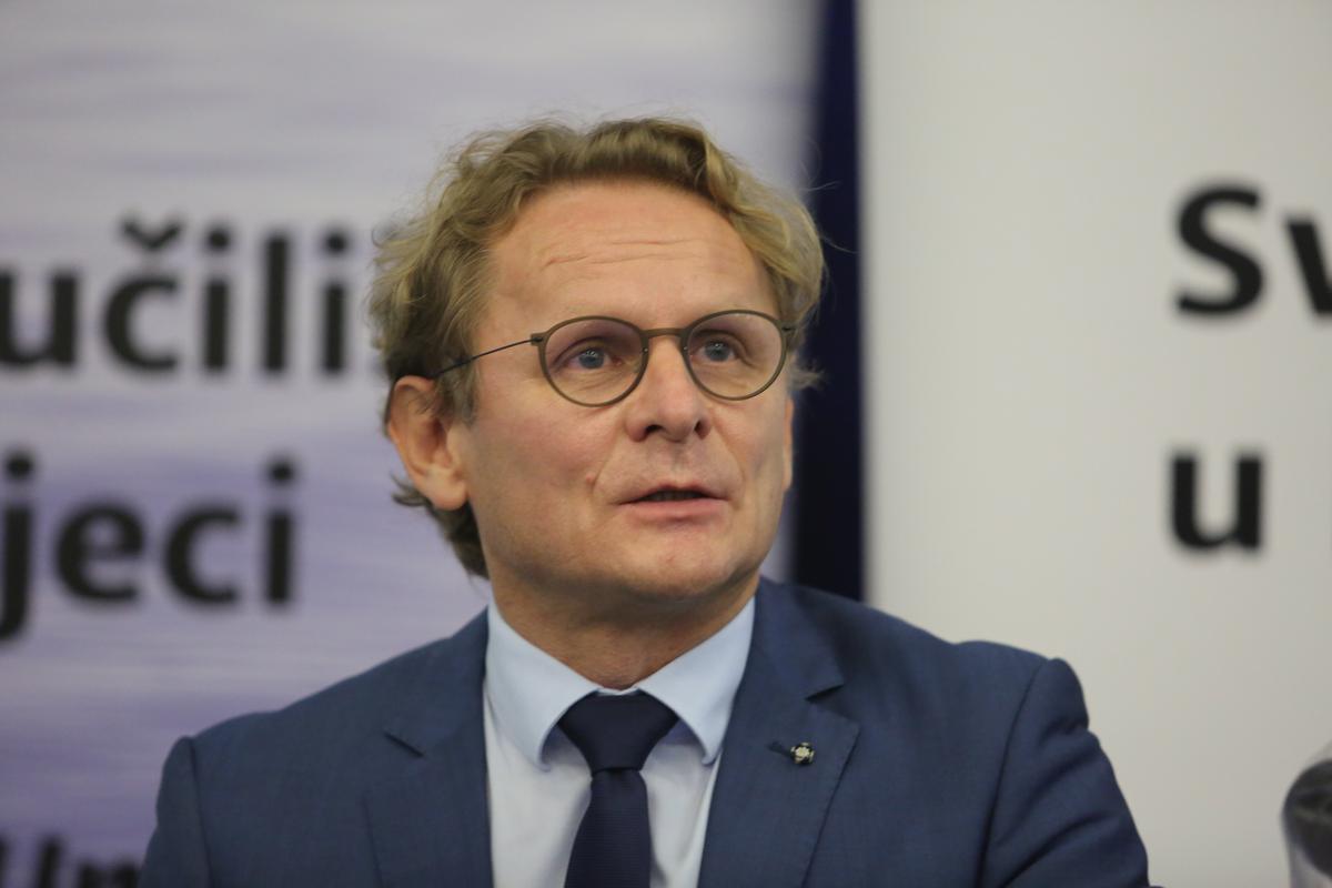 Rijeka: Ivan Đikić sudjelovao na znanstvenom skupu o virusu COVID-19 Rijeka: Ivan Đikić sudjelovao na znanstvenom skupu o virusu COVID-19