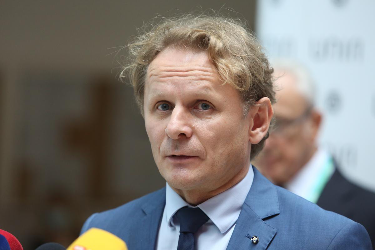 Rijeka: Ivan Đikić sudjelovao na znanstvenom skupu o virusu COVID-19 Rijeka: Ivan Đikić sudjelovao na znanstvenom skupu o virusu COVID-19