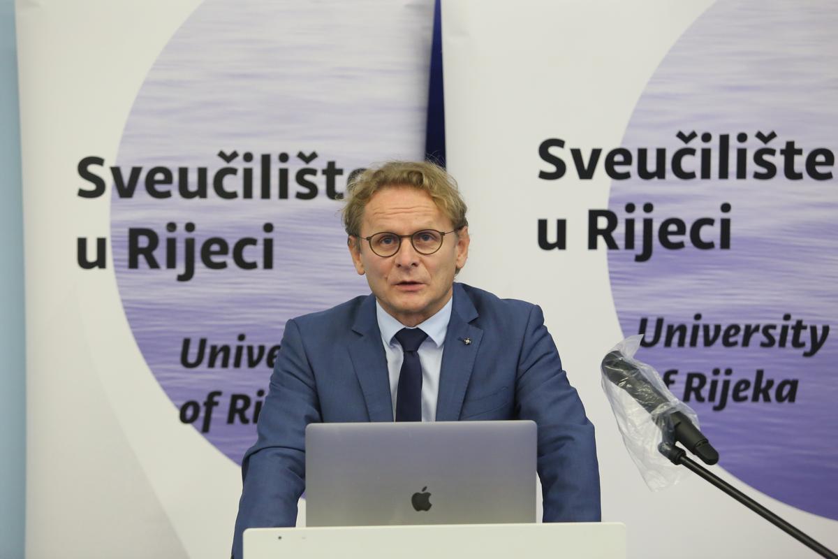 Rijeka: Ivan Đikić sudjelovao na znanstvenom skupu o virusu COVID-19 Rijeka: Ivan Đikić sudjelovao na znanstvenom skupu o virusu COVID-19