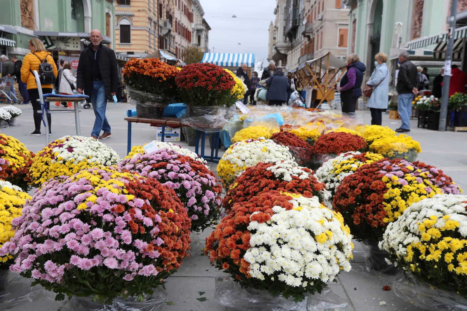 Rijeka: Povećana prodaja cvijeća povodom Svih svetih