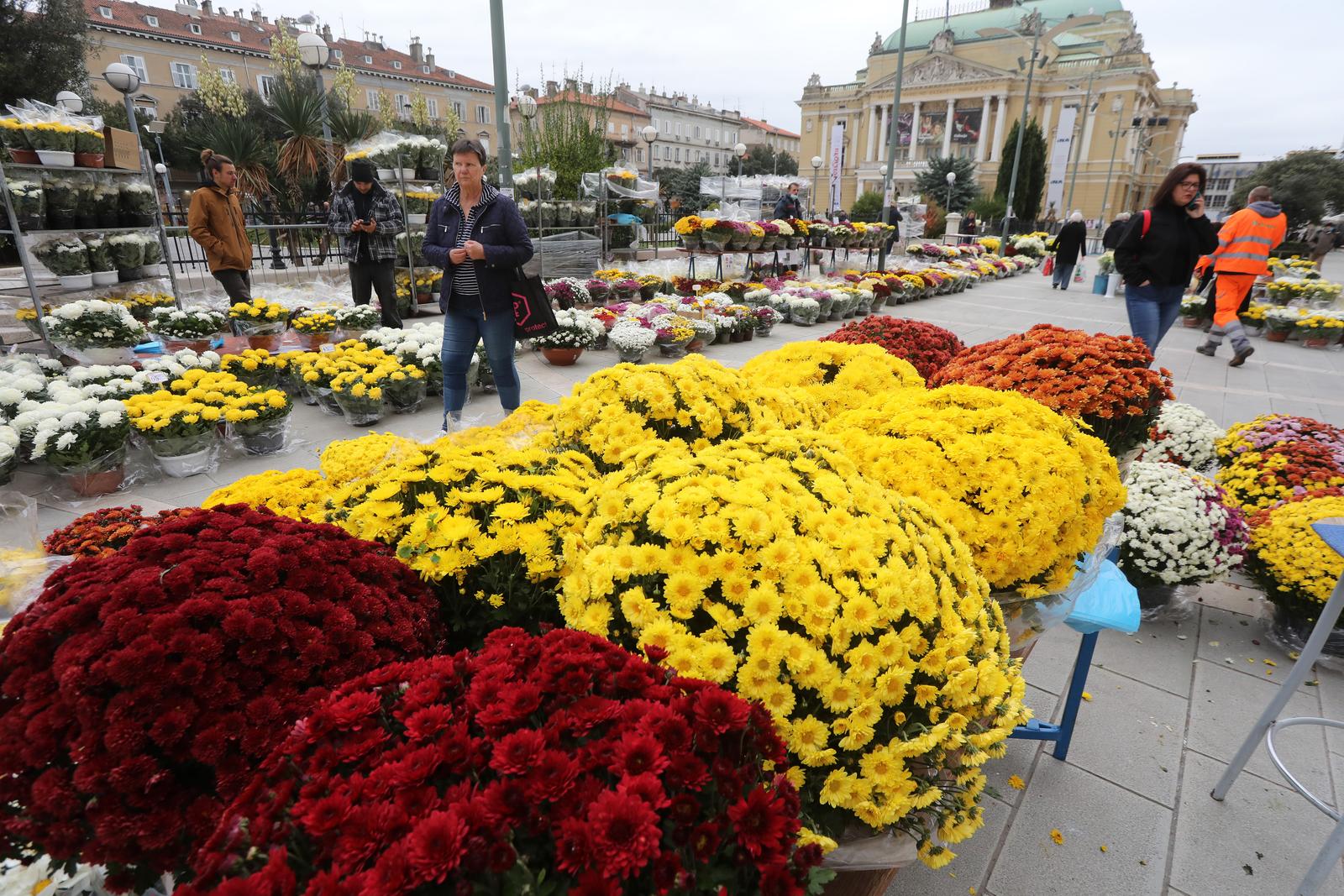 Rijeka: Povećana prodaja cvijeća povodom Svih svetih