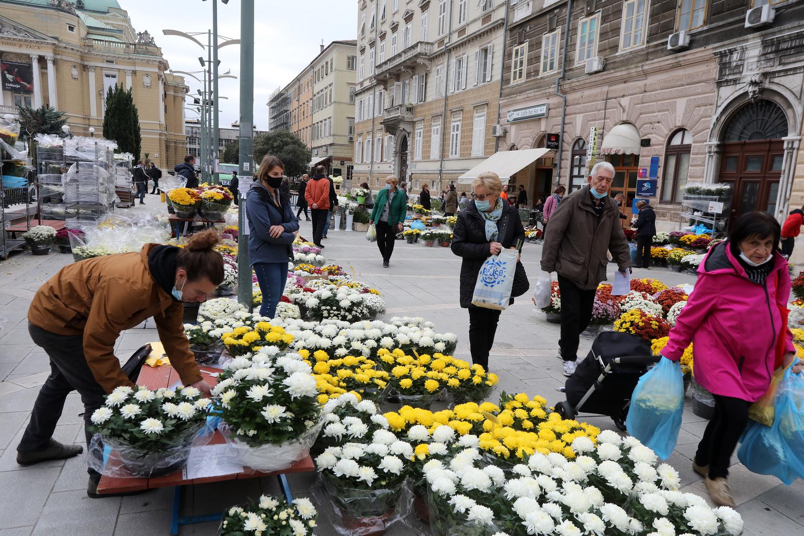 Rijeka: Povećana prodaja cvijeća povodom Svih svetih Rijeka: Povećana prodaja cvijeća povodom Svih svetih