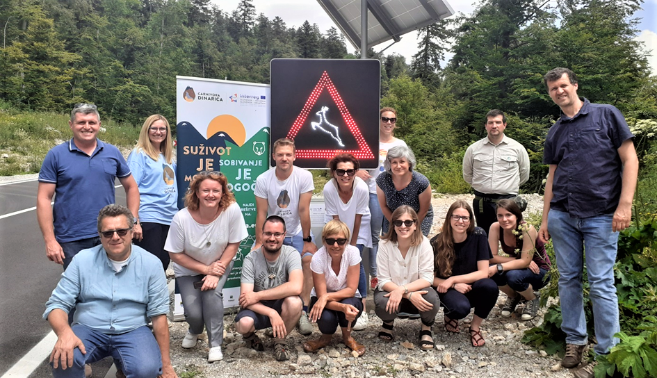 Projektni partneri u obilasku postavljene aktivne prometne signalizacije na lokaciji FužineRogozno Projektni partneri u obilasku postavljene aktivne prometne signalizacije na lokaciji FužineRogozno