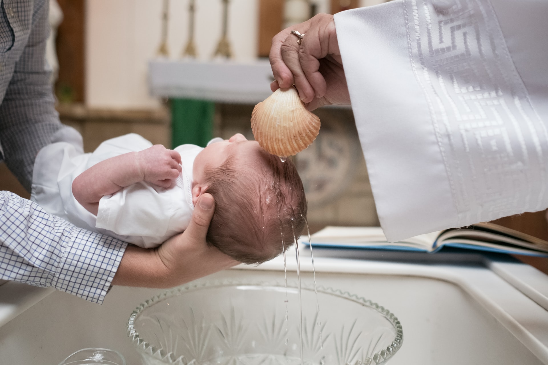 krštenje djeteta josh-applegate-mjn1LcoU1Cw-unsplash