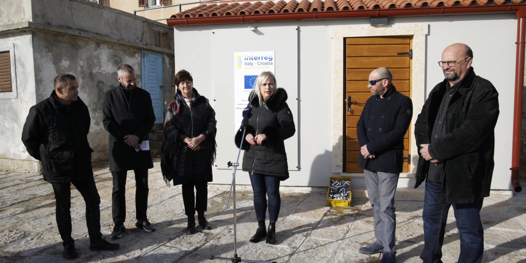 Moscenicka draga ribarska mobilna kucica rikardo staraj Moscenicka draga ribarska mobilna kucica rikardo staraj