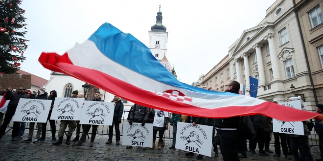 Zagreb: Policija i prosvjednici okupljaju se na Markovom trgu