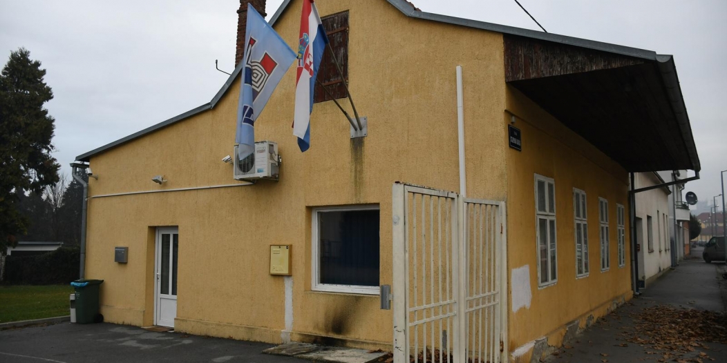 Bjelovar: HDZ na meti vandala nakon tri incidenta u kratkom vremenu Bjelovar: HDZ na meti vandala nakon tri incidenta u kratkom vremenu