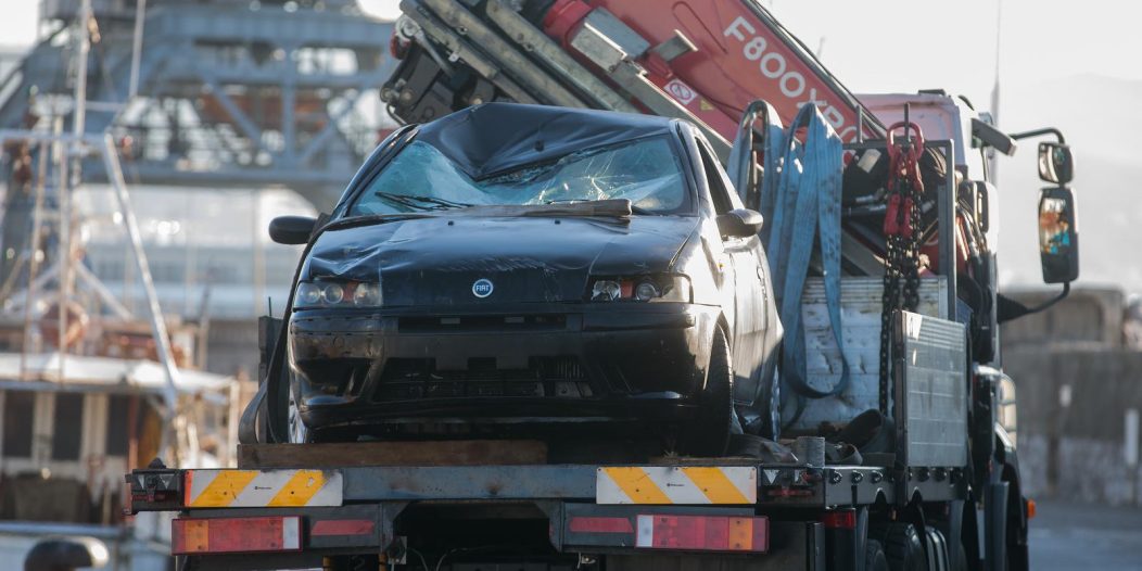 Rijeka: Izvađen automobil iz mora nakon što je vozač zaboravio ručnu kočnicu Rijeka: Izvađen automobil iz mora nakon što je vozač zaboravio ručnu kočnicu