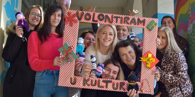 Volonteri HKDa izrada lutkica od čarapa 4.12.2021.