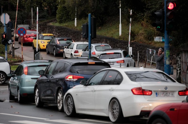 Veliki gužve za testiranje na covid-19 u Rijeci