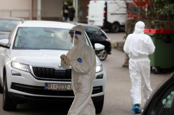 Rijeka: Drive in testiranje ispred Nastavnog zavoda za javno zdravstvo Primorsko-goranske županije