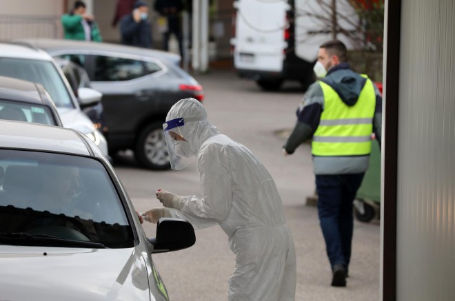 Rijeka: Drive in testiranje ispred Nastavnog zavoda za javno zdravstvo Primorsko-goranske županije