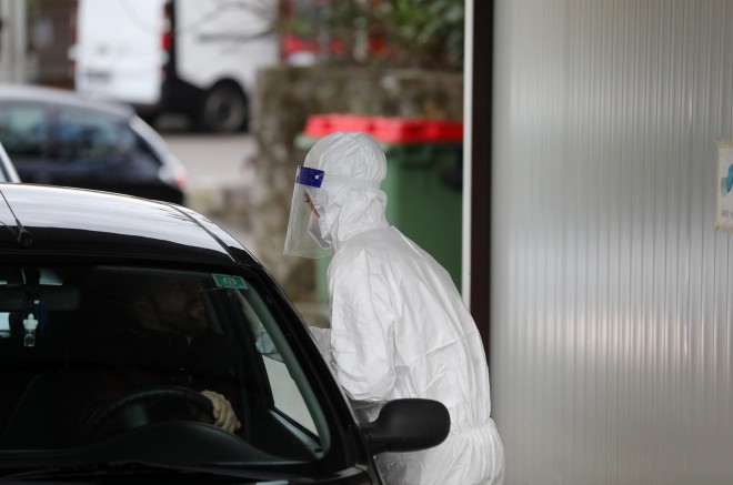 Rijeka: Drive in testiranje ispred Nastavnog zavoda za javno zdravstvo Primorsko-goranske županije