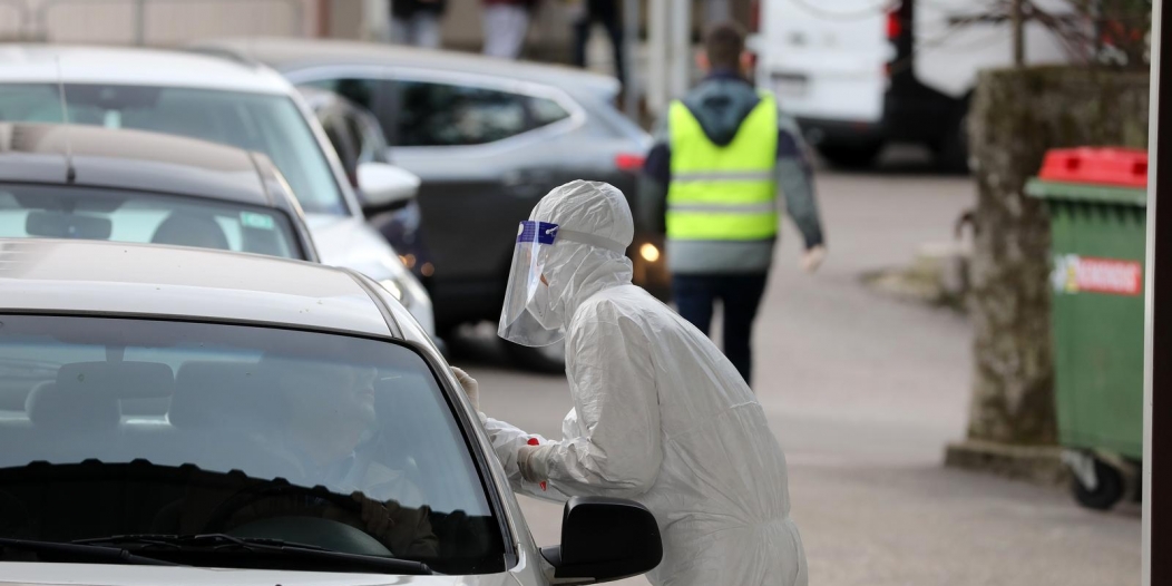 Rijeka: Drive in testiranje ispred Nastavnog zavoda za javno zdravstvo Primorsko-goranske županije Rijeka: Drive in testiranje ispred Nastavnog zavoda za javno zdravstvo Primorsko-goranske županije