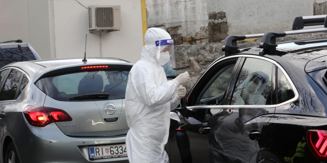 Rijeka: Drive in testiranje ispred Nastavnog zavoda za javno zdravstvo Primorsko-goranske županije Rijeka: Drive in testiranje ispred Nastavnog zavoda za javno zdravstvo Primorsko-goranske županije