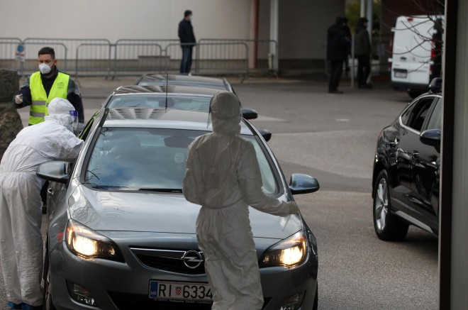 Rijeka: Drive in testiranje ispred Nastavnog zavoda za javno zdravstvo Primorsko-goranske županije
