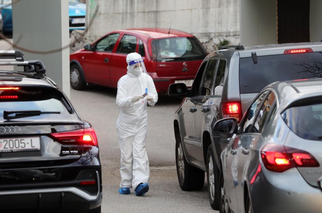 Rijeka: Drive in testiranje ispred Nastavnog zavoda za javno zdravstvo Primorsko-goranske županije