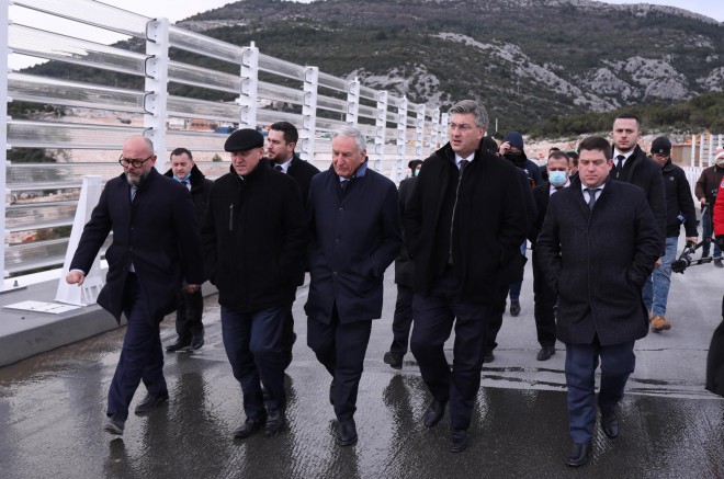 Komarna: Andrej Plenković obišao radove na Pelješkom mostu