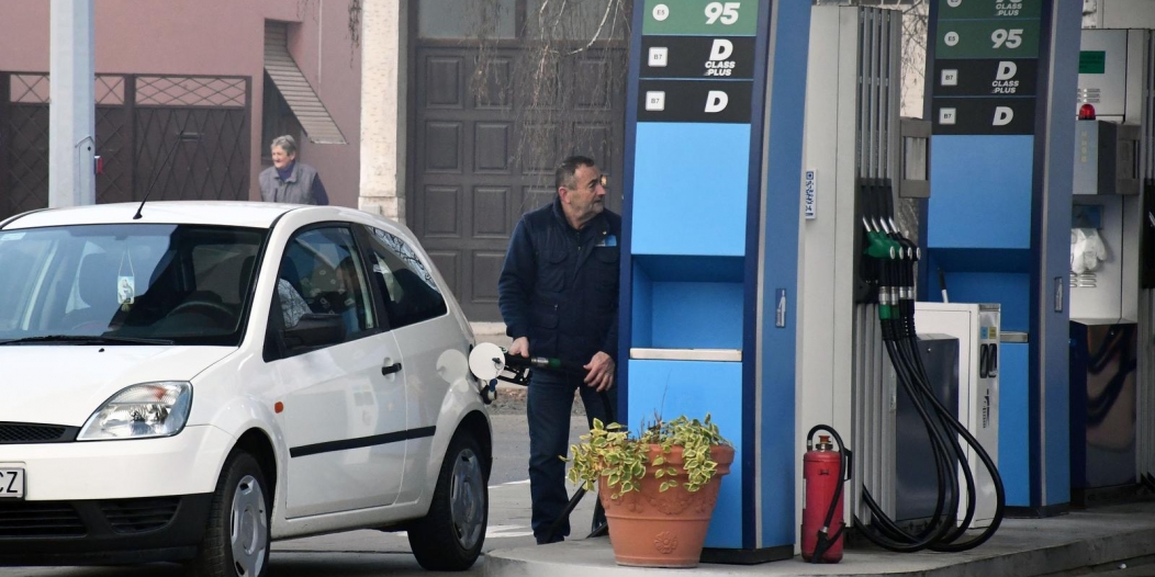 Od danas se gorivo na benzinskim postajama u Hrvatskoj prodaje po višim cijenama Od danas se gorivo na benzinskim postajama u Hrvatskoj prodaje po višim cijenama