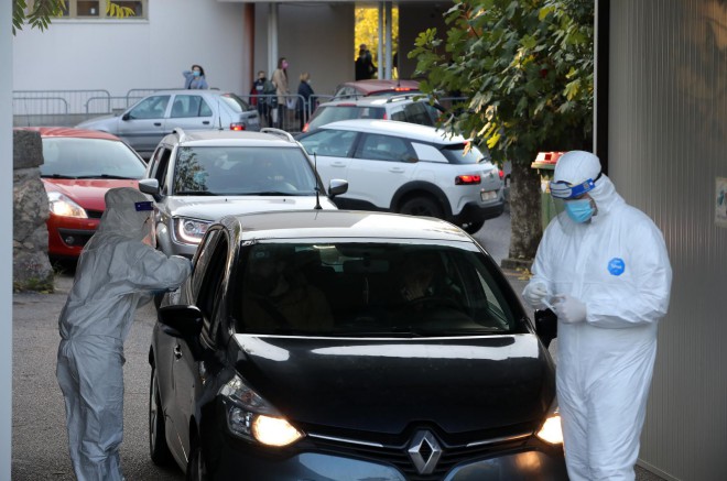 Rijeka: Drive in testiranje ispred Nastavnog zavoda za javno zdravstvo Primorsko-goranske županije