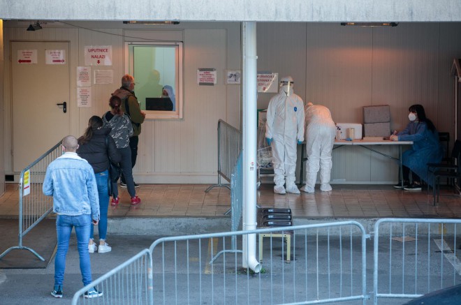Testiranje na covid-19 ispred Doma zdravlja Rijeka