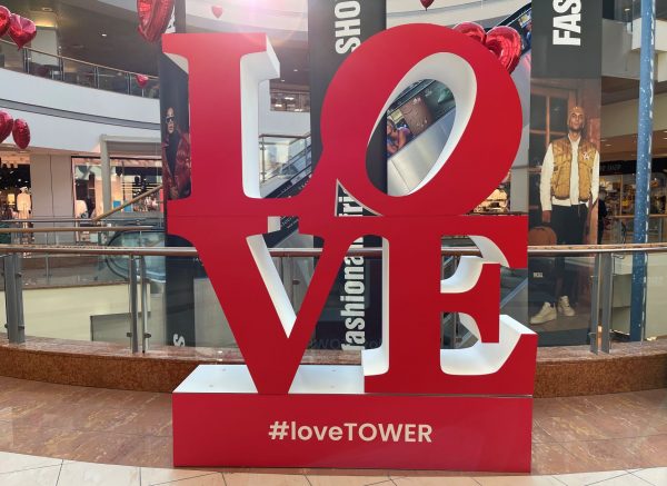LOVE-skulptura-Tower-01