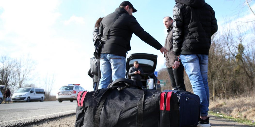 Prve izbjeglice pristižu iz Ukrajine u Mađarsku na graničnom prijelazu Beregsuranyi Hataratkelohely Prve izbjeglice pristižu iz Ukrajine u Mađarsku na graničnom prijelazu Beregsuranyi Hataratkelohely