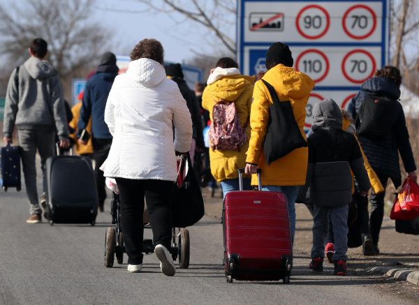 Prve izbjeglice pristižu iz Ukrajine u Mađarsku na graničnom prijelazu Beregsuranyi Hataratkelohely