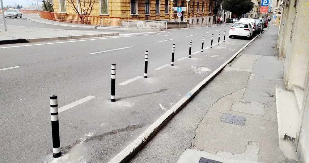 Fleksibilni-stupići-na-raskrižju-Strossmayerove-ulice-i-Ulice-Janka-Polića-Kamova Fleksibilni-stupići-na-raskrižju-Strossmayerove-ulice-i-Ulice-Janka-Polića-Kamova