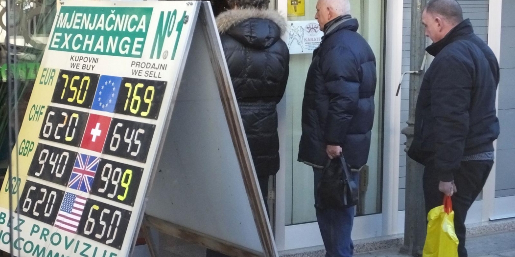 Pula: Lijep i ugodan dan mnogi su iskoristili kako bi na terasama uivali u toplom napitku Pula: Lijep i ugodan dan mnogi su iskoristili kako bi na terasama uivali u toplom napitku
