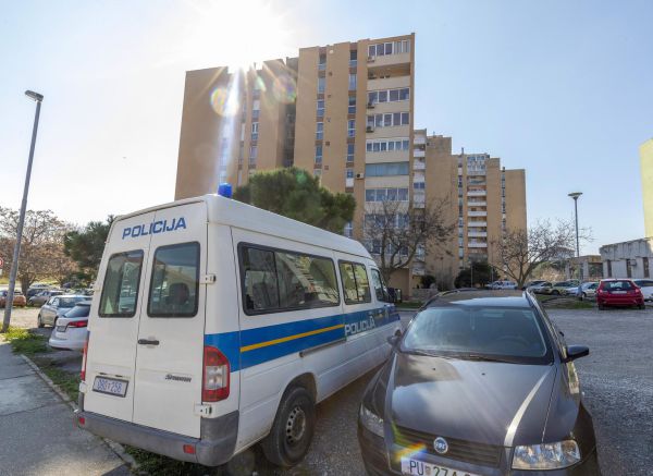 Pula: Pronađena mrtva žena u stanu, policija traga za počiniteljem