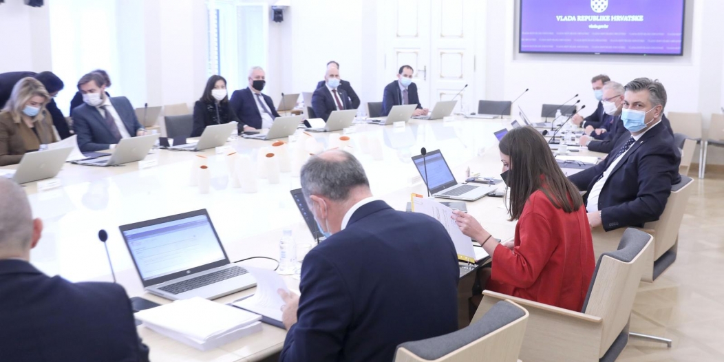 Zagreb: Vlada raspravljala o utvrđivanju najviših maloprodajnih cijena naftnih derivata Zagreb: Vlada raspravljala o utvrđivanju najviših maloprodajnih cijena naftnih derivata