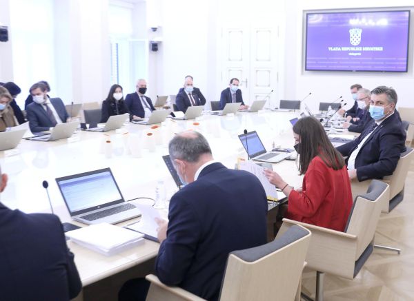 Zagreb: Vlada raspravljala o utvrđivanju najviših maloprodajnih cijena naftnih derivata