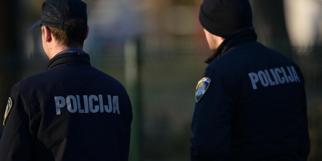 Na Jarunu specijalizirani timovi, prona?en krater i dva padobrana Na Jarunu specijalizirani timovi, prona?en krater i dva padobrana