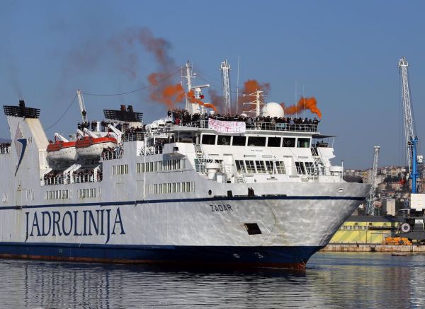Rijeka: Nakon susreta Hajduka i Rijeke, Armada brodom Zadar uplovila u rije?ku luku