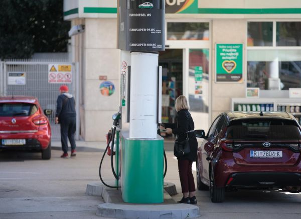 Vlada posebnom uredbom ograničila cijene goriva na benzinskim postajama