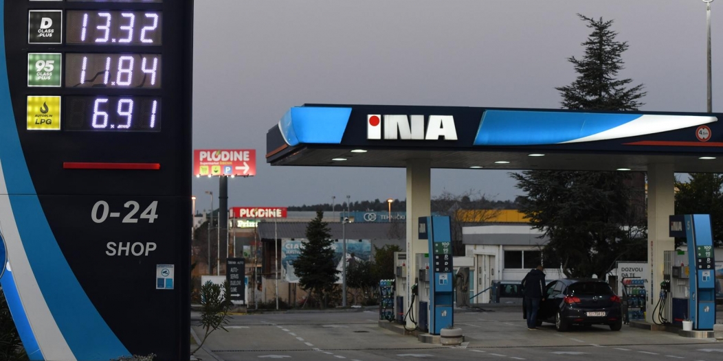 Na benzinskim postajama diljem Hrvatske od noćas niže cijene goriva Na benzinskim postajama diljem Hrvatske od noćas niže cijene goriva