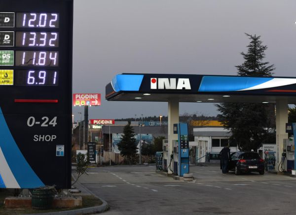 Na benzinskim postajama diljem Hrvatske od noćas niže cijene goriva