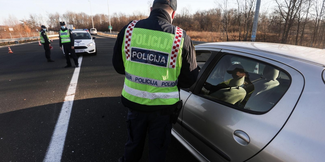 Policija na punktovima diljem Hrvatske provjerava propusnice Policija na punktovima diljem Hrvatske provjerava propusnice