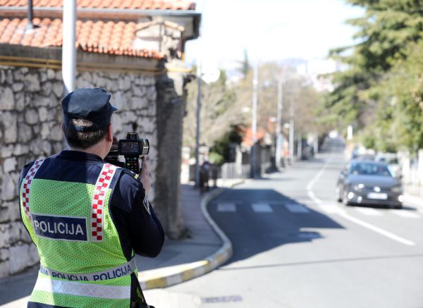 Rijeka: Djelatnici MUP-a nadziru brzinu kretanja vozila