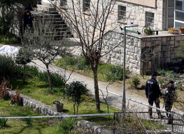 Ploče: Policijski očevid na mjestu gdje je u pucnjavi ubijen maloljetnik
