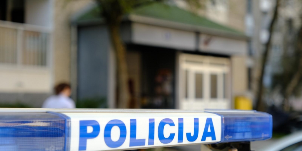 Zagreb: Policijski očevid u zgradi na Vrbanima gdje je pronađeno tijelo žene Zagreb: Policijski očevid u zgradi na Vrbanima gdje je pronađeno tijelo žene